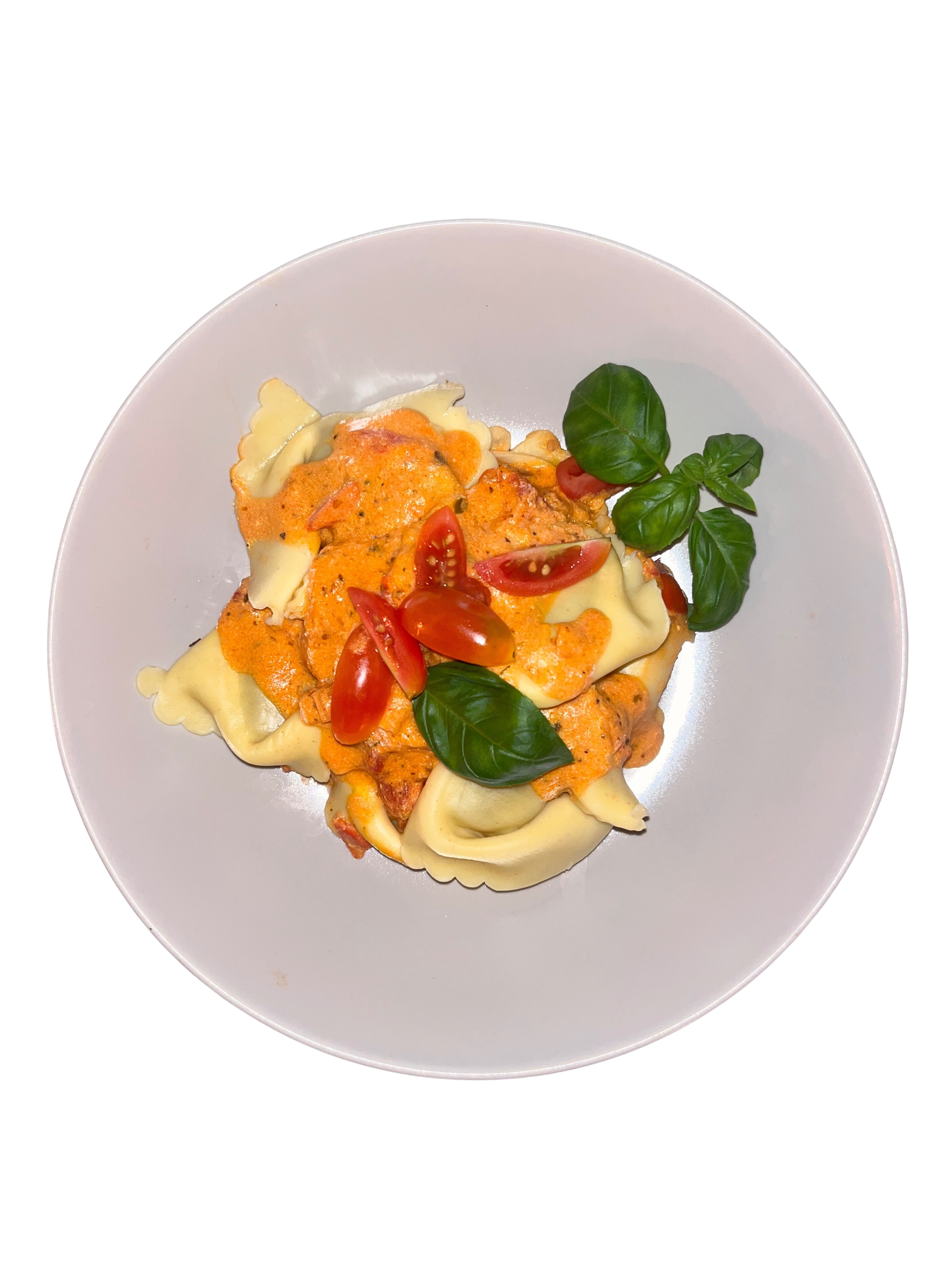 Tortellacci mit Lachsfüllung Tomaten-Sahne-Soße1